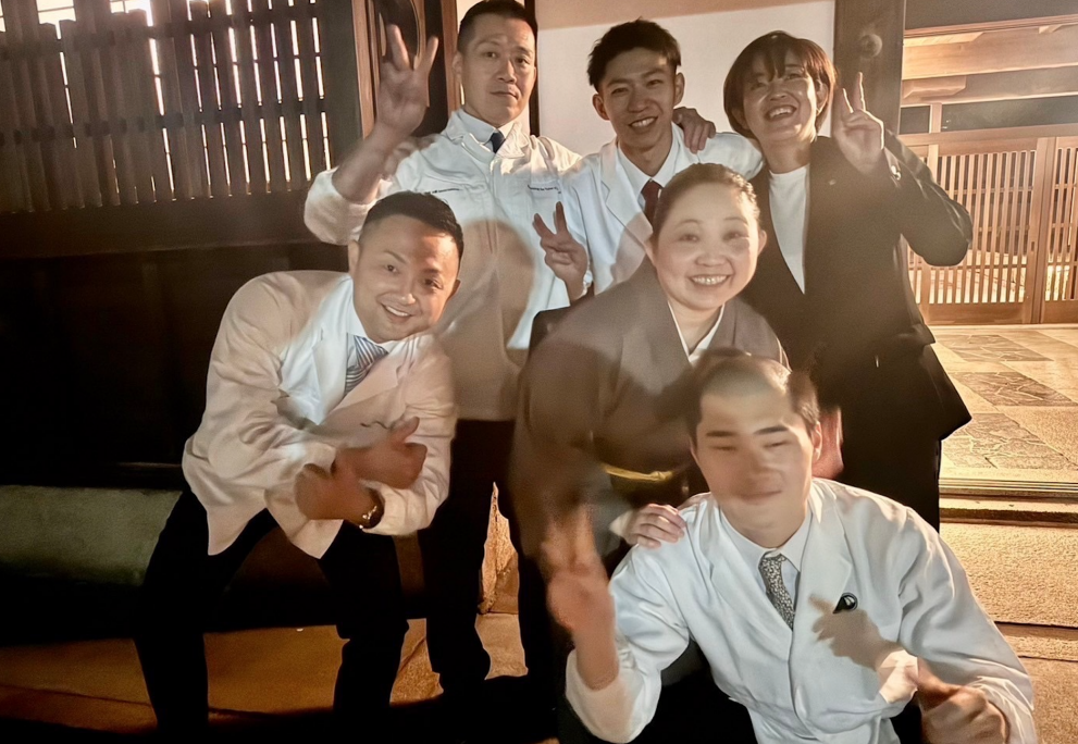 [Emprego em restaurante japonês] Recrutamento de funcionários em tempo integral/pessoas que gostam da cultura japonesa/perto da estação