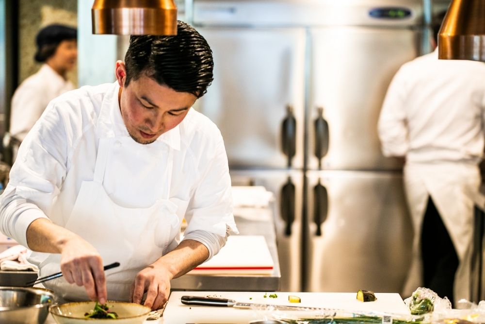 [Empregos em restaurantes japoneses populares] Pessoas com conhecimento técnico, humanístico e vistos de negócios internacionais também podem trabalhar