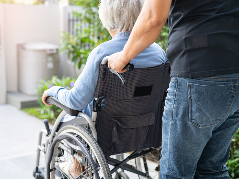 [Equipe de enfermagem] Inexperiente e não qualificada, OK, menos horas extras/salário diário de 16.000 ienes