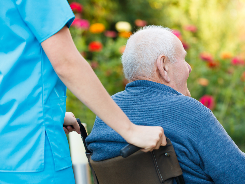 【日給15000円】介護スタッフ／アットホームな職場