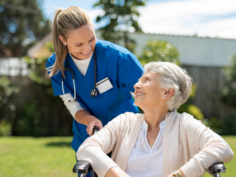 【日給15000円】介護スタッフ／アットホームな職場