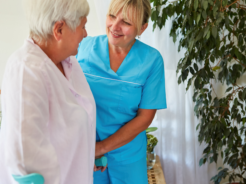 残業少なめ／男女活躍中／介護スタッフ