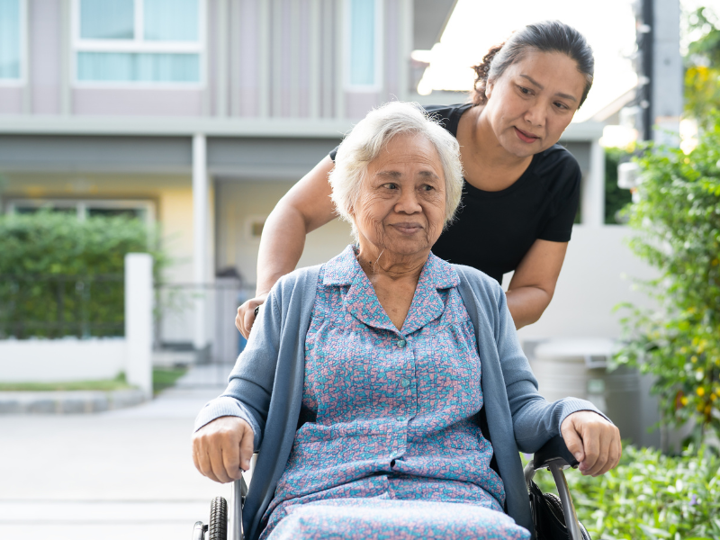 未経験OK介護スタッフ ／残業少なめ／日給16700円