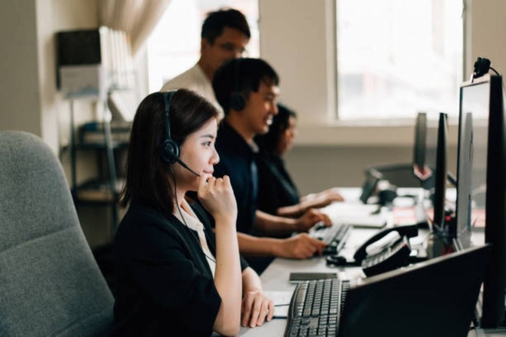 ビザサポート有！中国語+韓国語（又は英語）+日本語を使って三者間通訳を行う業務