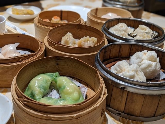 【正社員】飲食店の店舗スタッフ/東京都江戸川区/月給25万円~