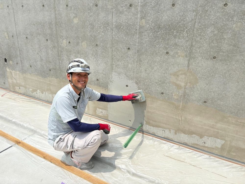 [Inexperiente OK! Procurando pessoal de reboco e pintura em Kyoto!] [É possível um salário mensal de 300.000 ou mais]