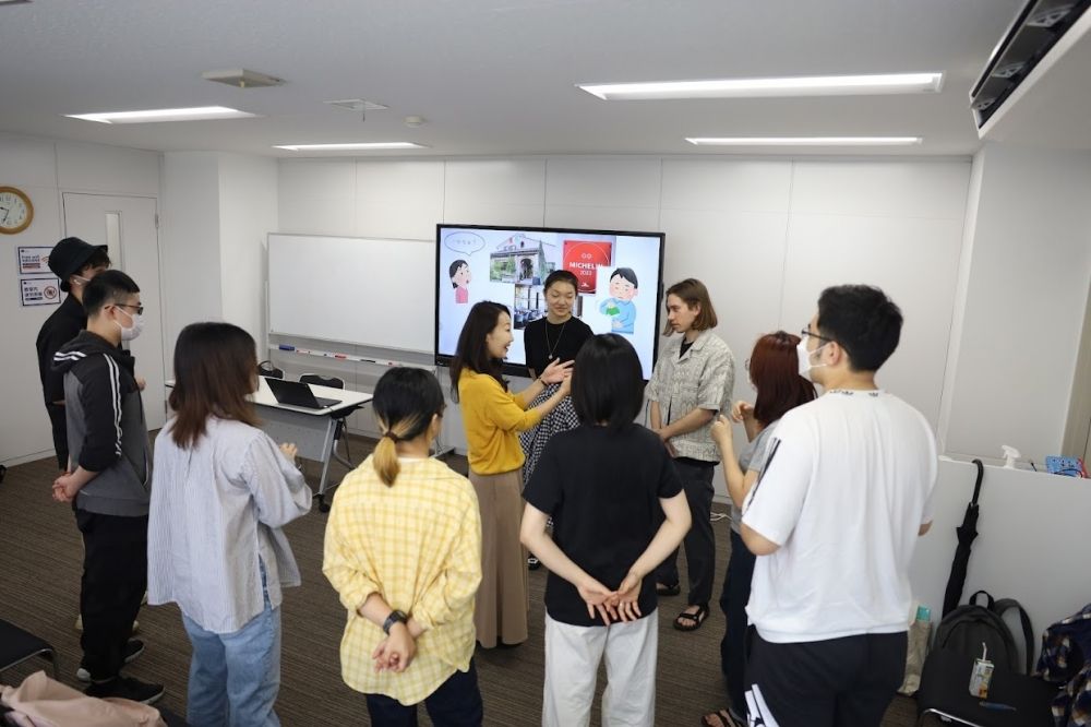 Japanese language school administrative staff (student support and general management)