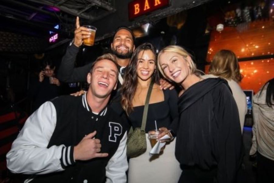 [Recrutamento ativo de estrangeiros] Funcionários da recepção em casas noturnas famosas em Kyoto/podem usar o inglês/Dormitórios disponíveis