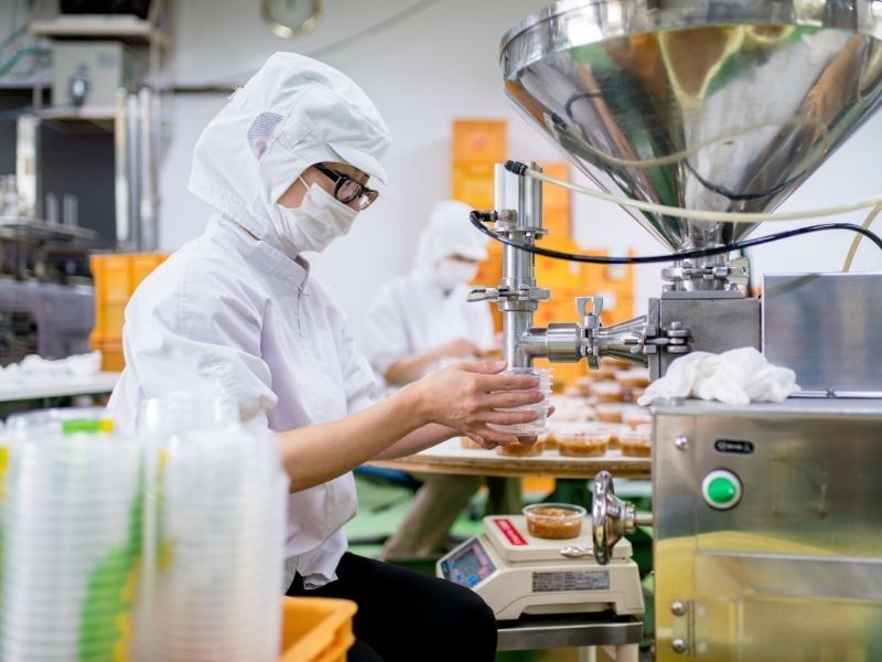 [Fabricação de alimentos e bebidas em Saitama/1527/Shuto East] Um trabalho na fabricação de doces famosos como souvenirs