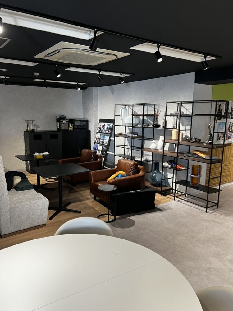 재사용 브랜드 제품의 해외 라이브 판매 사업 ♪