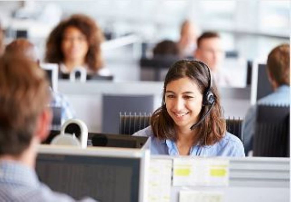 Operadora de telefonia com alto salário por hora “vietnamita, japonês e outras línguas estrangeiras”