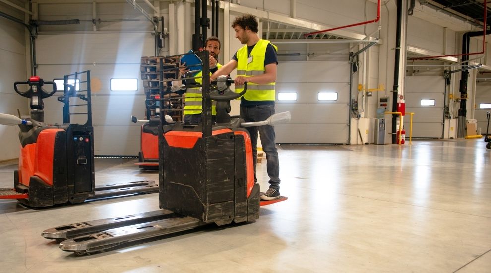 주요 제조업체 창고 직원