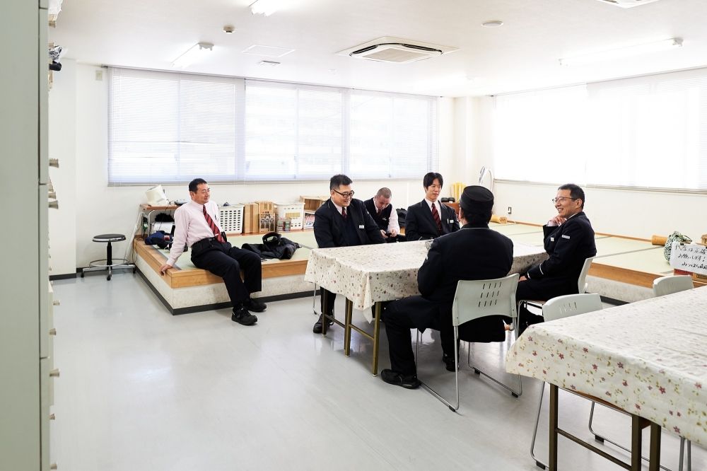 Motorista de ônibus (Yoshijima) É um trabalho em que você coloca cidadãos de Hiroshima no ônibus e dirige!