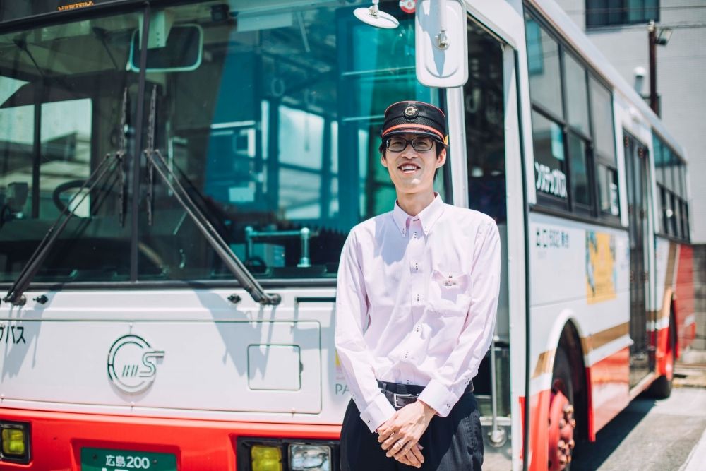 Motorista de ônibus (Yoshijima) É um trabalho em que você coloca cidadãos de Hiroshima no ônibus e dirige!