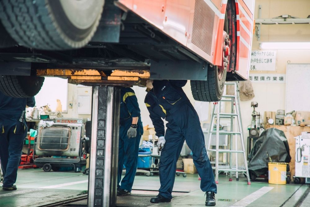 Mecânico de ônibus (Konan, Naka-ku) Meu trabalho é manter os ônibus que percorrem a cidade de Hiroshima!