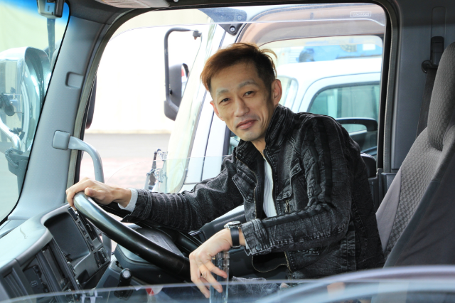 Bạn cũng có thể bắt đầu với tài xế 4t (tài xế xe tải) /lương hàng tháng 330.000 yên!