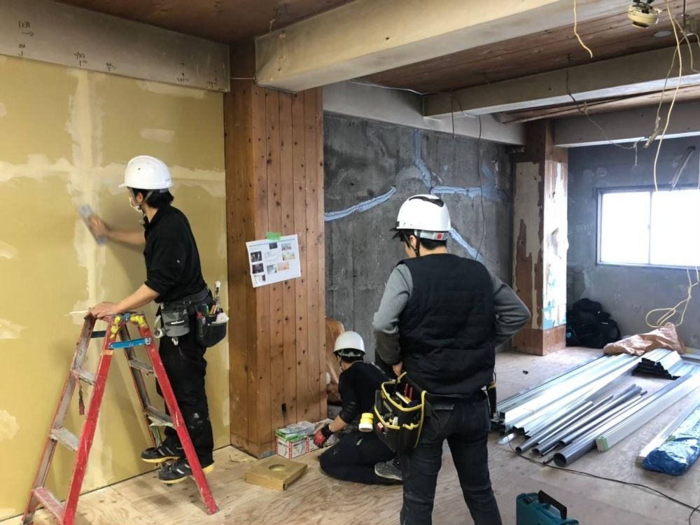 Artesão carpinteiro de interiores (o aprendizado começa bem!)