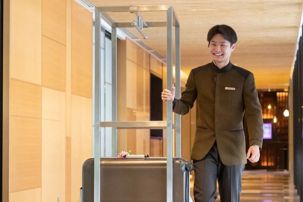 Guest service at Okinawa resort hotel ✨ Dormitory available!