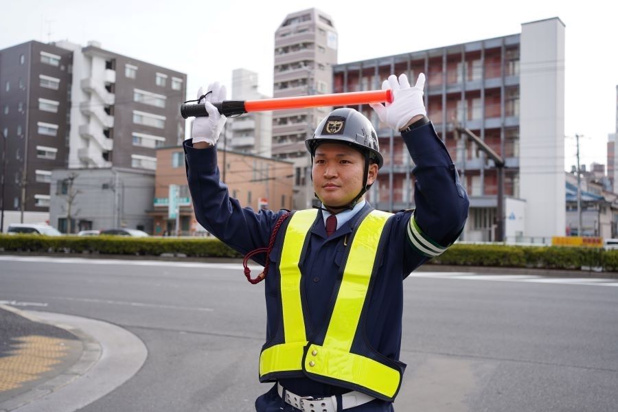 There is a congratulatory money for joining the company · Japanese beginners are welcome [working in Chiba city] traffic guidance staff/working stably