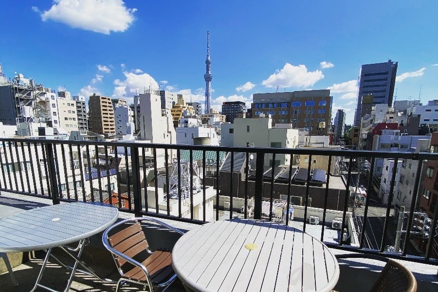 Não é necessária experiência/Procurando pessoas que gostem de limpar/Arrumar a cama e limpar a casa em um albergue em Asakusa