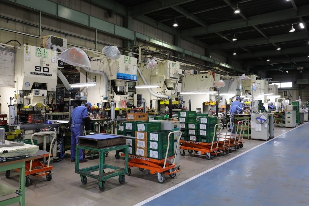 Emprego industrial estável com bônus e auxílio moradia