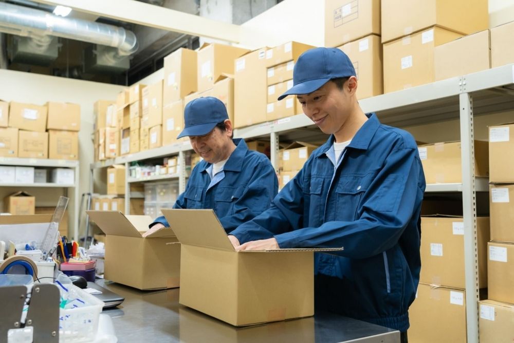 [Warehouse work staff] Stable work with empty box cleaning and lift work, transportation expenses paid