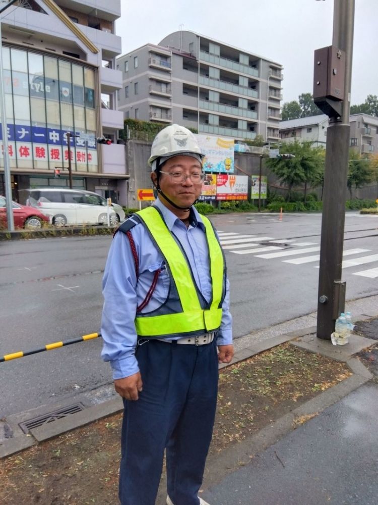 Primeira vez OK, iniciantes japoneses dão as boas-vindas à equipe de orientação de trânsito [trabalhando na província de Kanagawa]