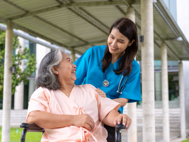 【埼玉県さいたま市】介護/正社員/資格サポート/都会でのお仕事/月給25万以上！