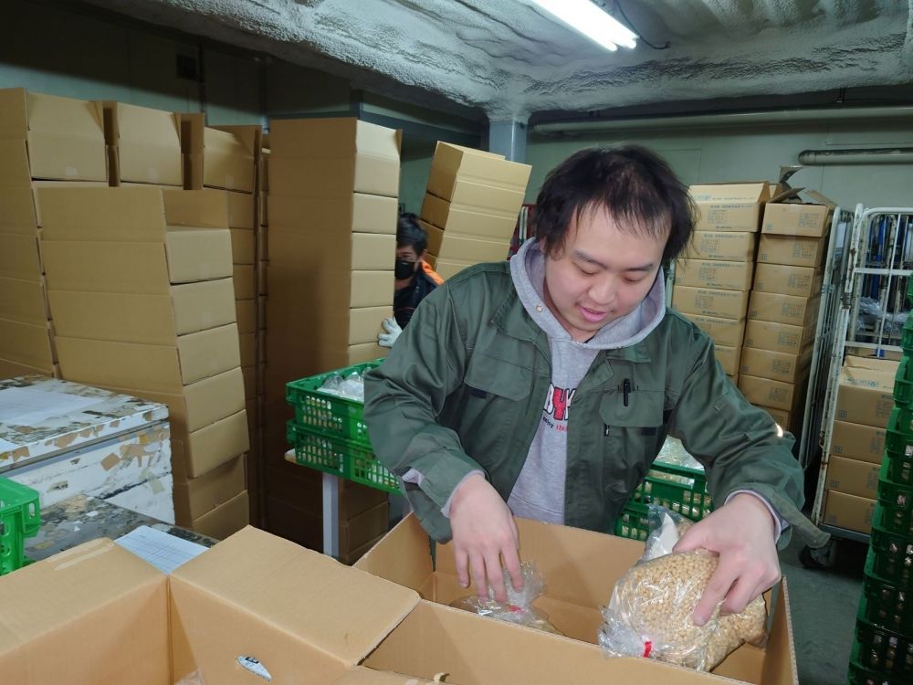 Um trabalho fácil de lembrar [separar alimentos em um armazém] sistema de turnos/você pode trabalhar em tempo integral