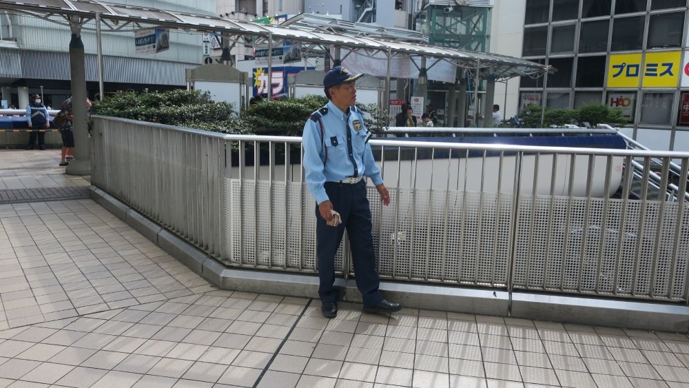 Traffic Security Staff / Protecting the Safety of Our City / Work 4 Days a Week OK / Join Our Multinational Team