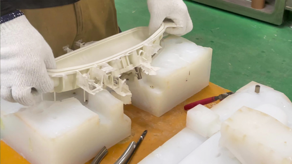 [Funcionário em tempo integral] Fabricante/operador de máquina de protótipos de plástico!