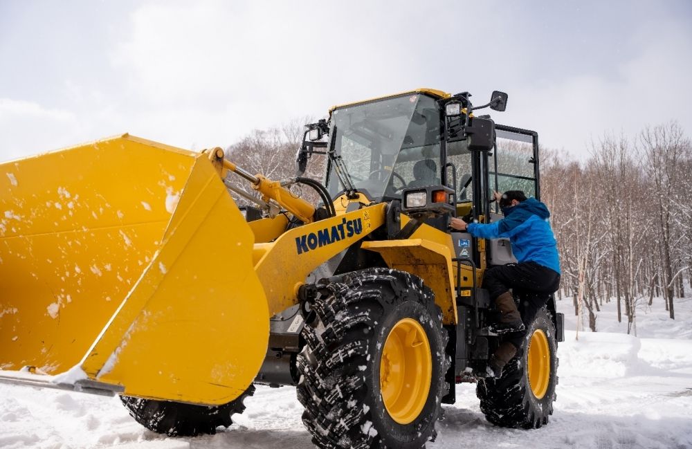 Looking for snow removal workers in Niseko in winter! W work OK!