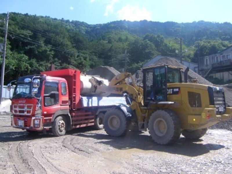 【大型ドライバー】大型免許を取って安定した環境で活躍しよう/寮があります