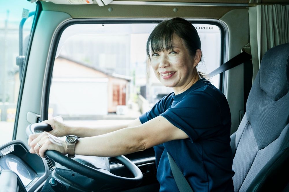 [Recrutamento simultâneo de grandes motoristas para distâncias curtas e longas] Bônus duas vezes por ano/Há lojas em todo o Japão!