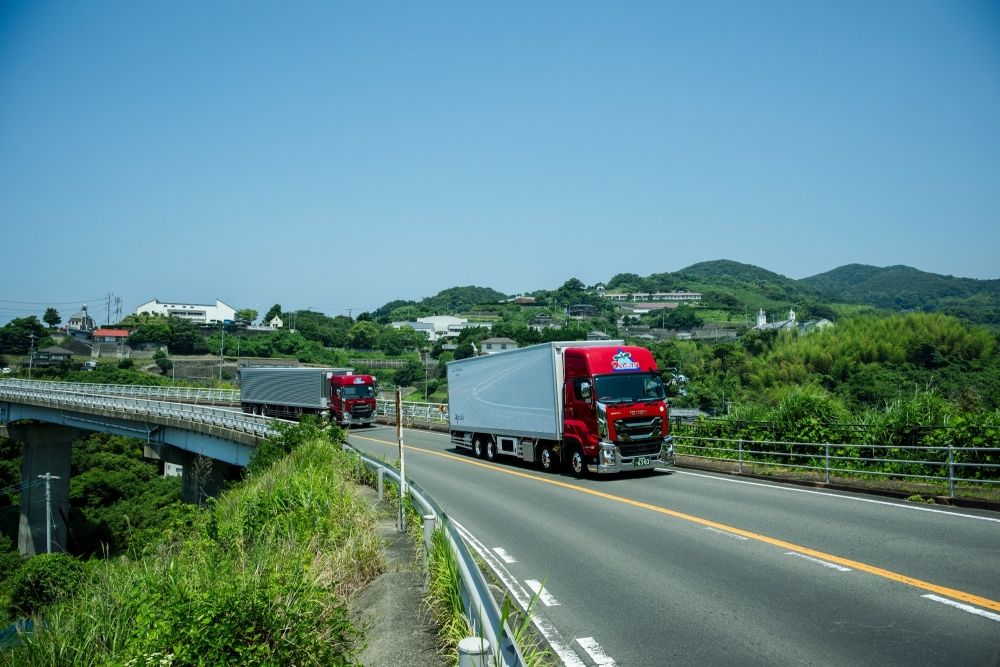 [Recrutamento simultâneo de grandes motoristas para distâncias curtas e longas] Bônus duas vezes por ano/Há lojas em todo o Japão!