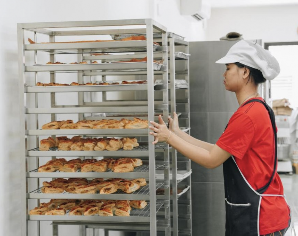 Cópia: Se você gosta de pão, é muito bem-vindo! Recrutamento de pessoal auxiliar de cozinha ✨ Estrangeiros OK, inexperientes OK!