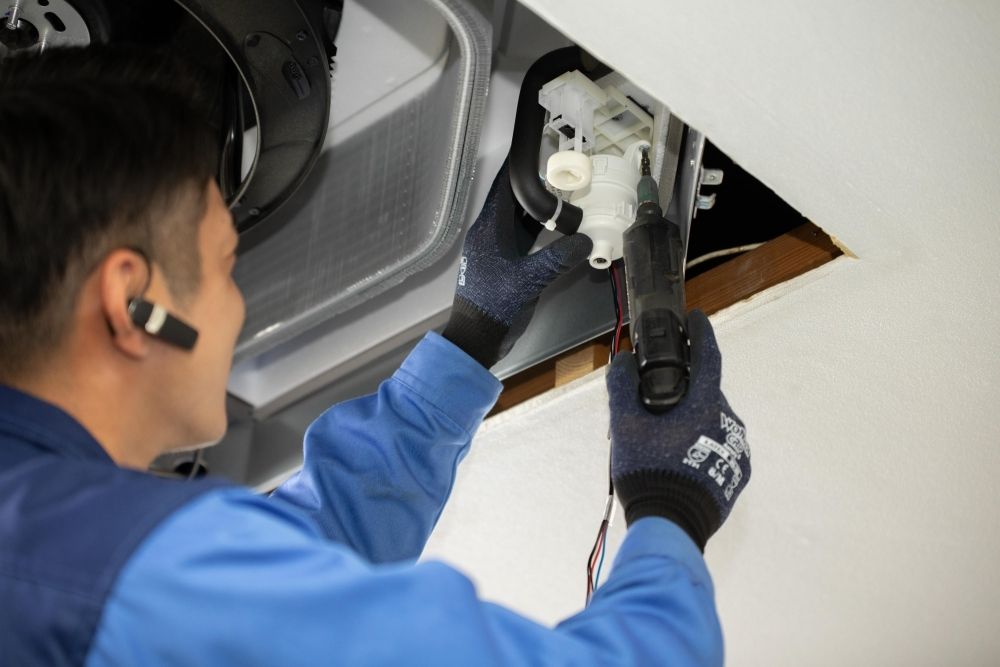 Equipe de manutenção de ar condicionado da Daikin Industries/funcionários em tempo integral contratados