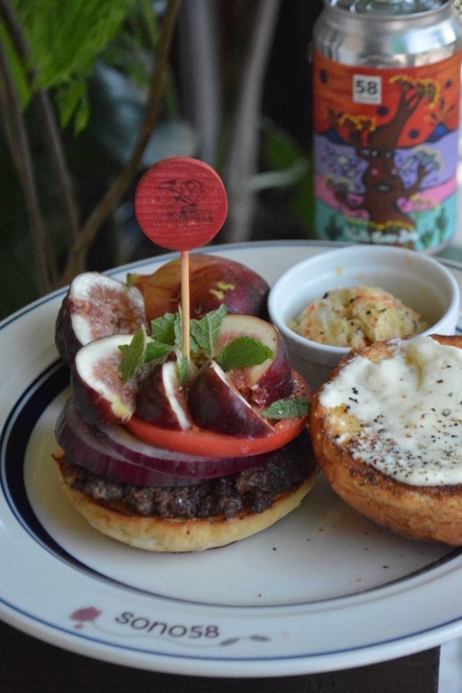 Estamos procurando funcionários de salão e serviço na hamburgueria de Kyoto!