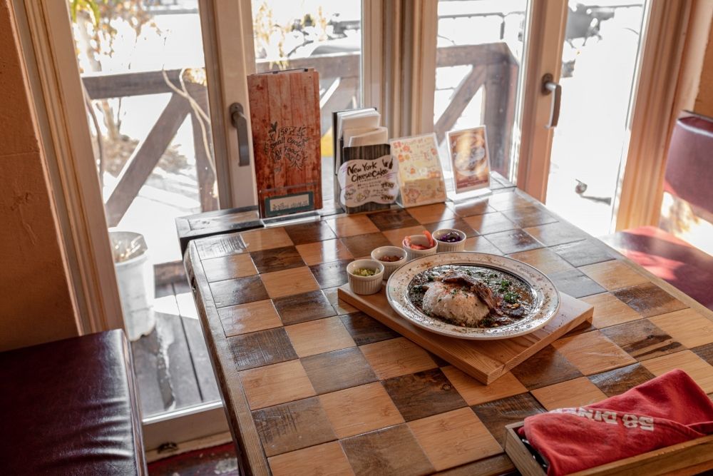 Estamos procurando funcionários de salão e serviço na hamburgueria de Kyoto!