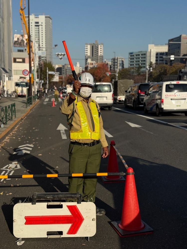 [Traffic guidance/security] Working in Kanda | Being able to live in a dormitory for 40,000 yen a month | Salary prepayment OK