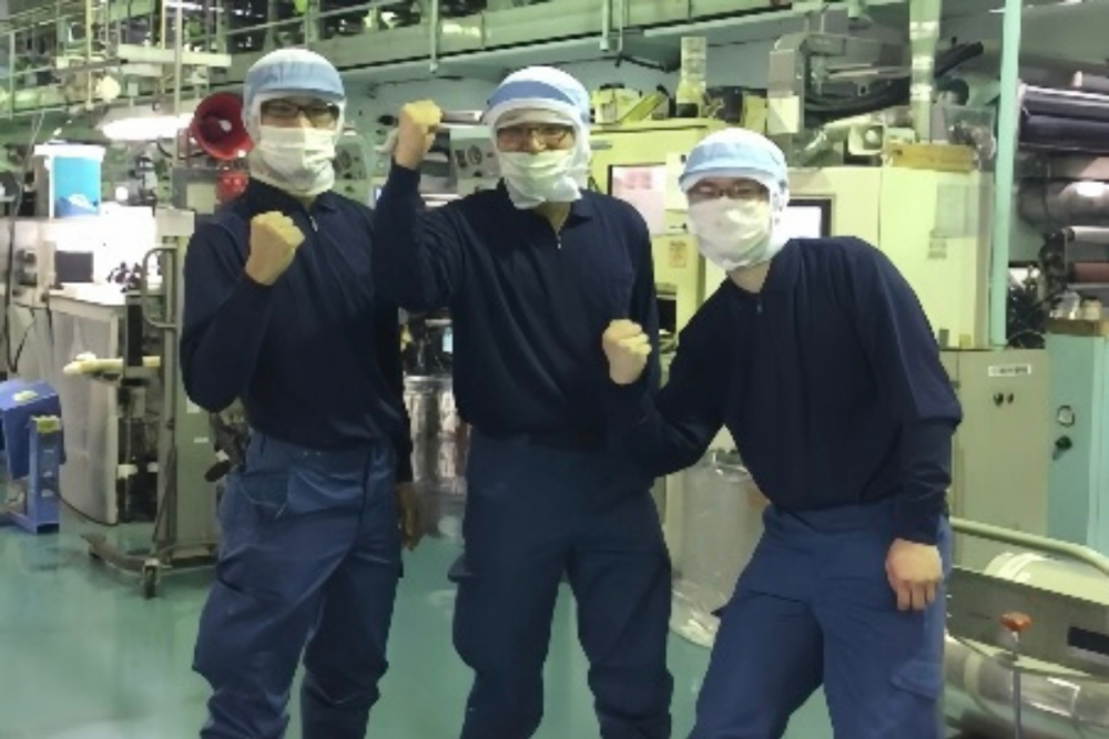 [Trabalho na fábrica] Recrutamento de funcionários em tempo integral/operadores de máquinas/funcionários masculinos ativos/inexperientes OK