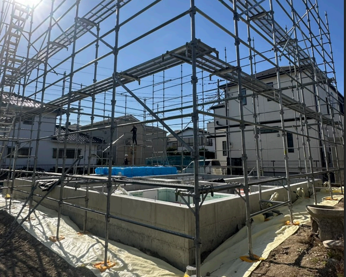 【足場工事スタッフ】正社員かアルバイトか選べる/寮の相談可能/運転免許の費用負担