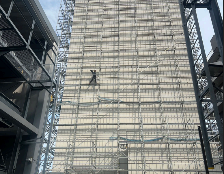 【足場工事スタッフ】正社員かアルバイトか選べる/寮の相談可能/運転免許の費用負担