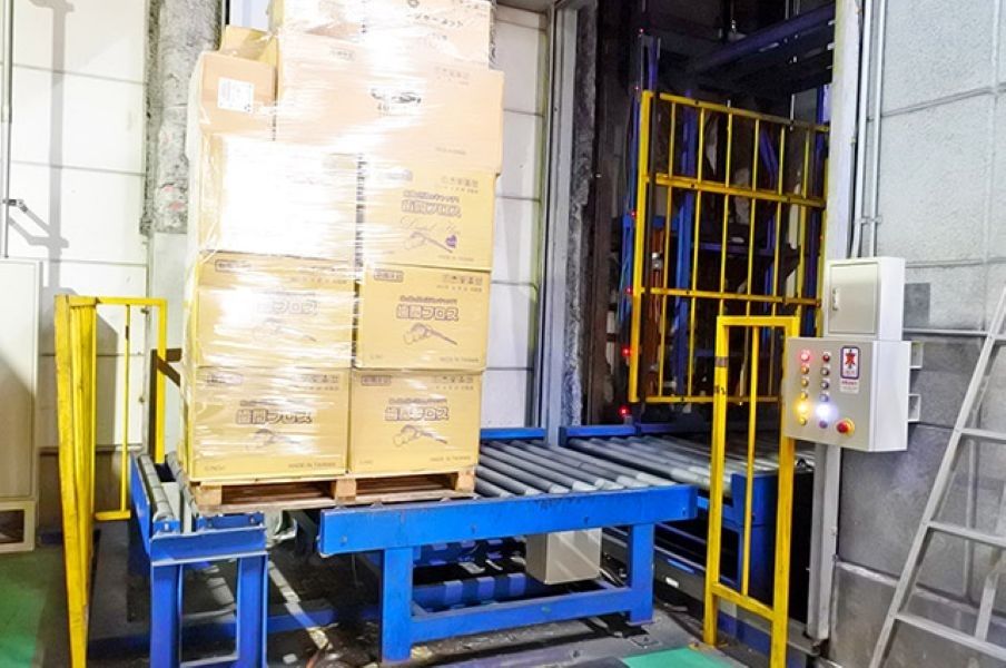 [Alto salário por hora de 1300 ienes!] Trabalho de recebimento/expedição em um armazém logístico/OK inexperiente