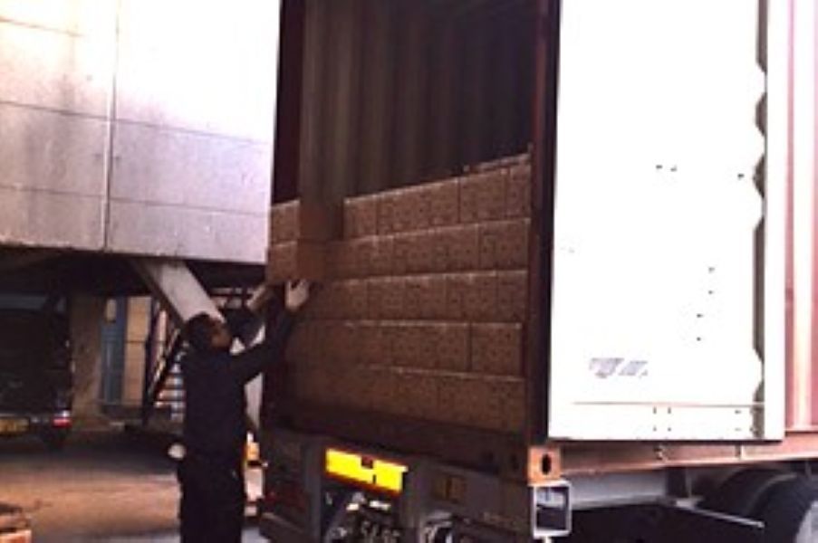 [Alto salário por hora de 1300 ienes!] Trabalho de recebimento/expedição em um armazém logístico/OK inexperiente