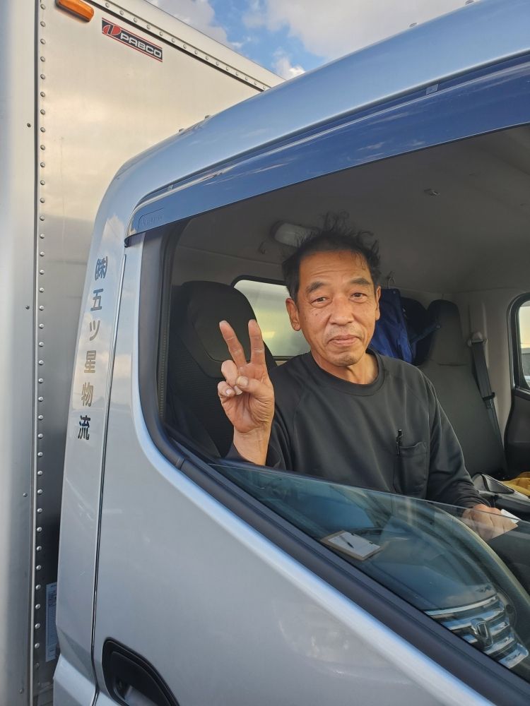 motorista de caminhão de curta distância de veículo médio