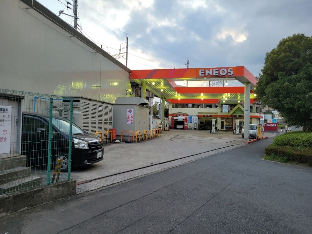 【ガソリンスタンドスタッフ】日曜と祝日は休み/駅から近い/週4からOK