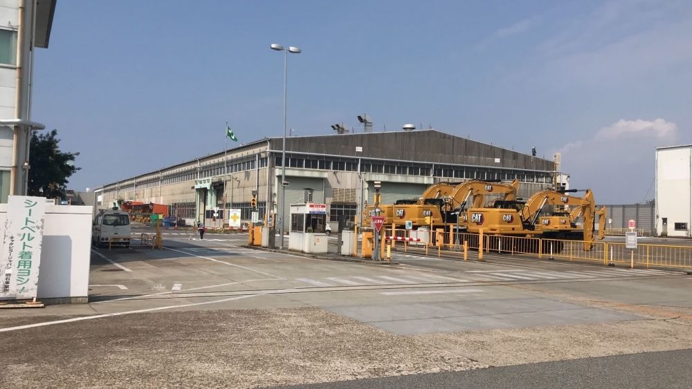 油圧ショベル（Excavator）を一緒に作りましょう。