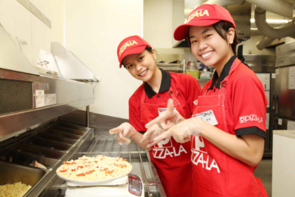 P Hayama [salário mensal de 250.000 ienes ~] inexperiente OK! Recrutar funcionários em tempo integral para desfrutar de fazer pizza e “construir uma loja”