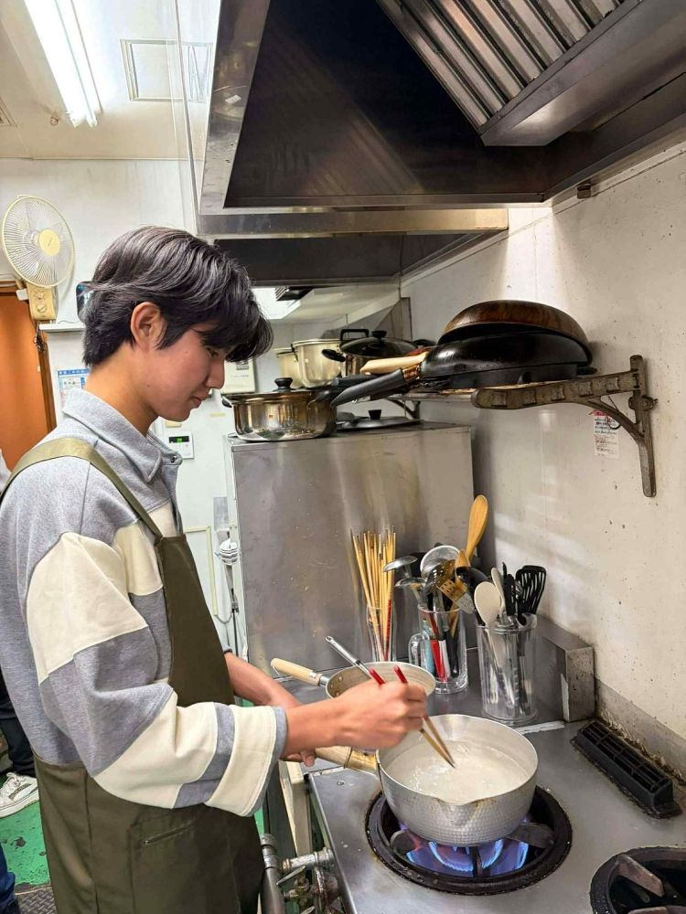 Um trabalho fácil de lembrar [fazer um café da manhã simples em uma casa de grupo] atividade matinal, trabalho de meio período e boas-vindas inexperientes